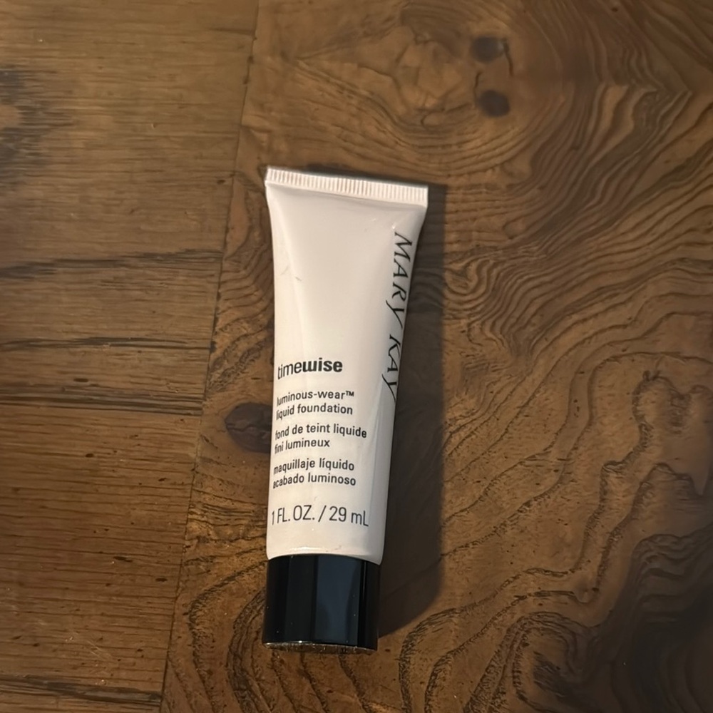 Mary Kay Timewise Luminous-Wear Foundation - ivory 4